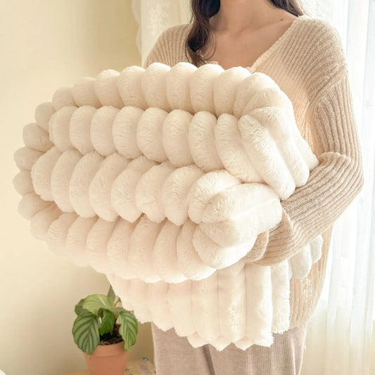 1 Piece of Super Soft Thickeneded Blanket with Wide Terms to Give You a Comfortable and Warm Sleep